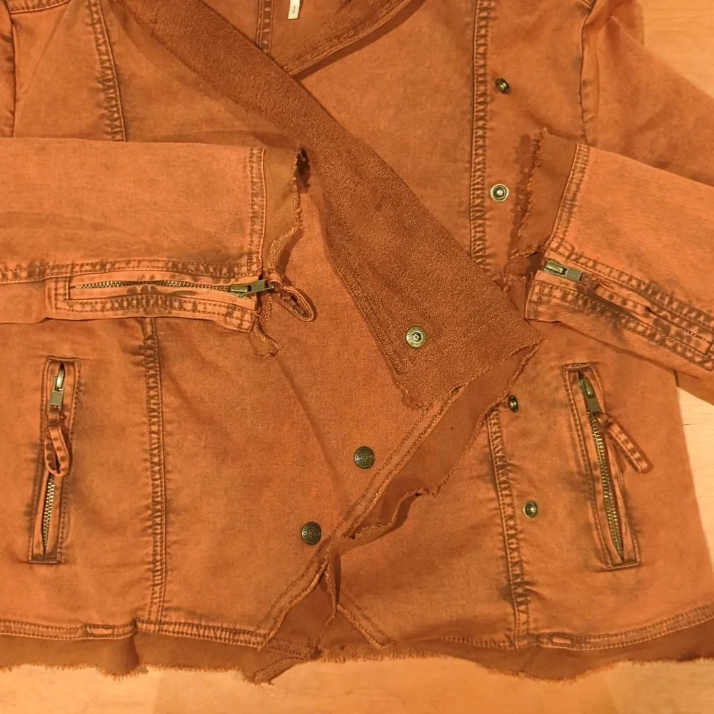 Free People collapsing twill raw edge jacket, size small, rust color - Picture 8 of 11